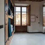 Hostel The House Elvira