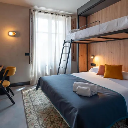 The House Elvira Hostel *