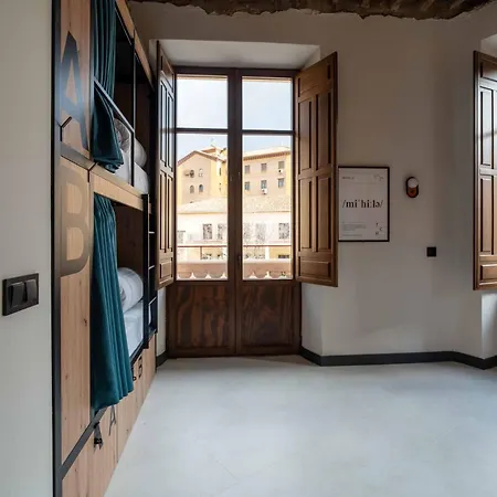 Hostel The House Elvira